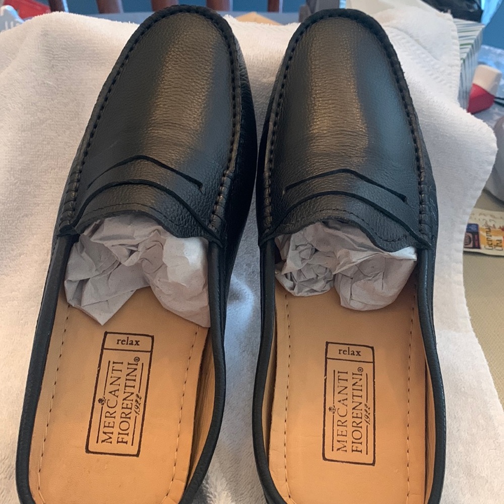 Mercanti Fiorentini black soft leather driving shoes.